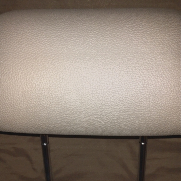 5 BEIGE BMW X5 3.0i LEATHER HEADRESTS W/ ALL EMBLEMS - Picture 6 of 9